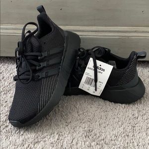 Boys Adidas Questar Flow